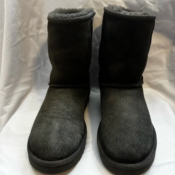 UGG Classic Short - Picture 3 of 8